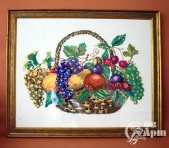 Вышивка крестиком "Корзина с фруктами" в раме.
